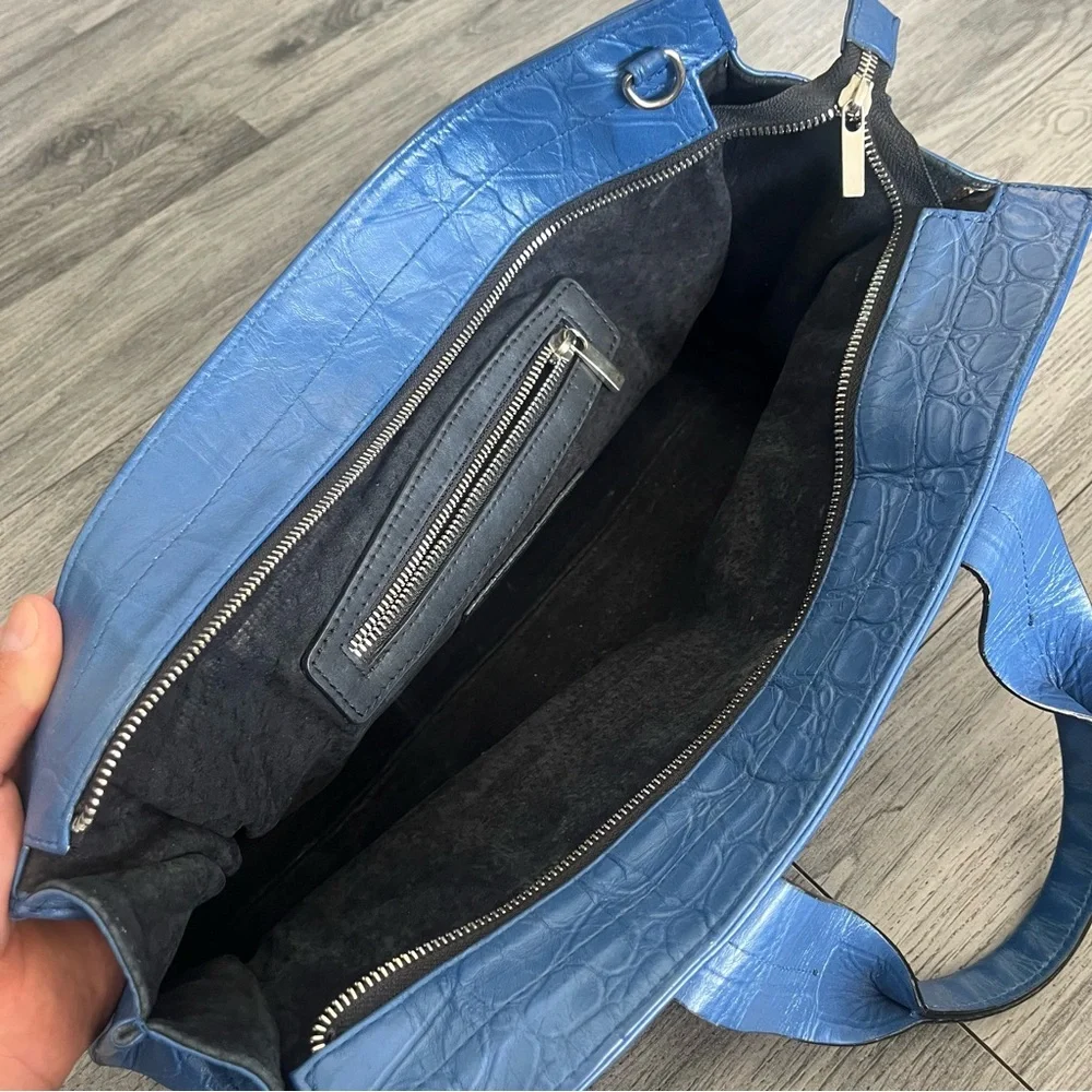 Carolina Crowley Milan Croc Embossed Blue Leather Bag With Silver Skull Charm - Picture 7 of 8